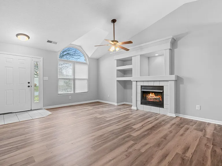 305 Spring Valley Ln — Photo 4