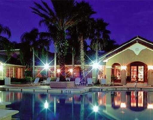 CLUB HOUSE