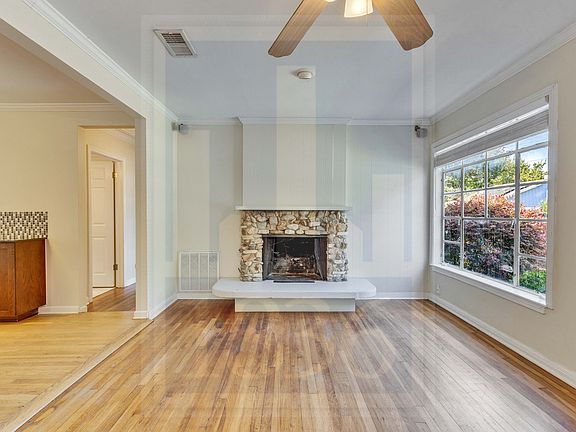 3rd image of 4815 Woodview Ave