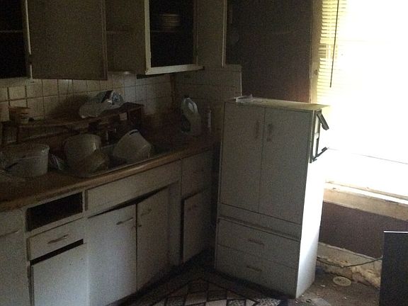 2nd image of 709 Oak St
