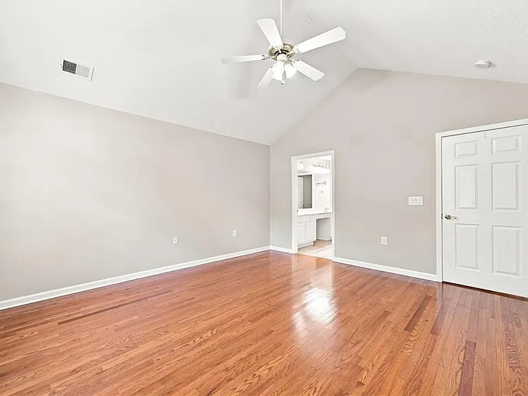 3204 Village Ln — Photo 26