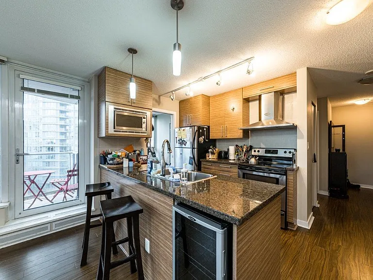 188 Keefer Pl #1006 — Photo 7