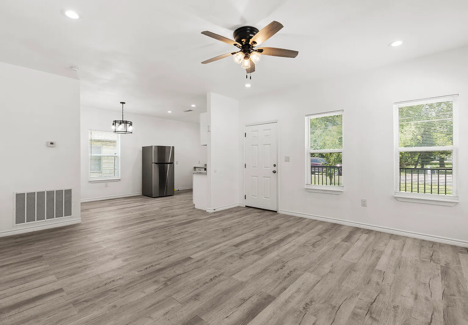 1215 Kellum Street - 1 — Photo 3
