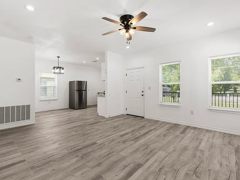 1215 Kellum St #1 — Photo 3