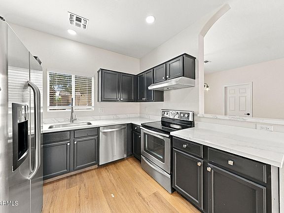 5th image of 3740 W Oregon Avenue