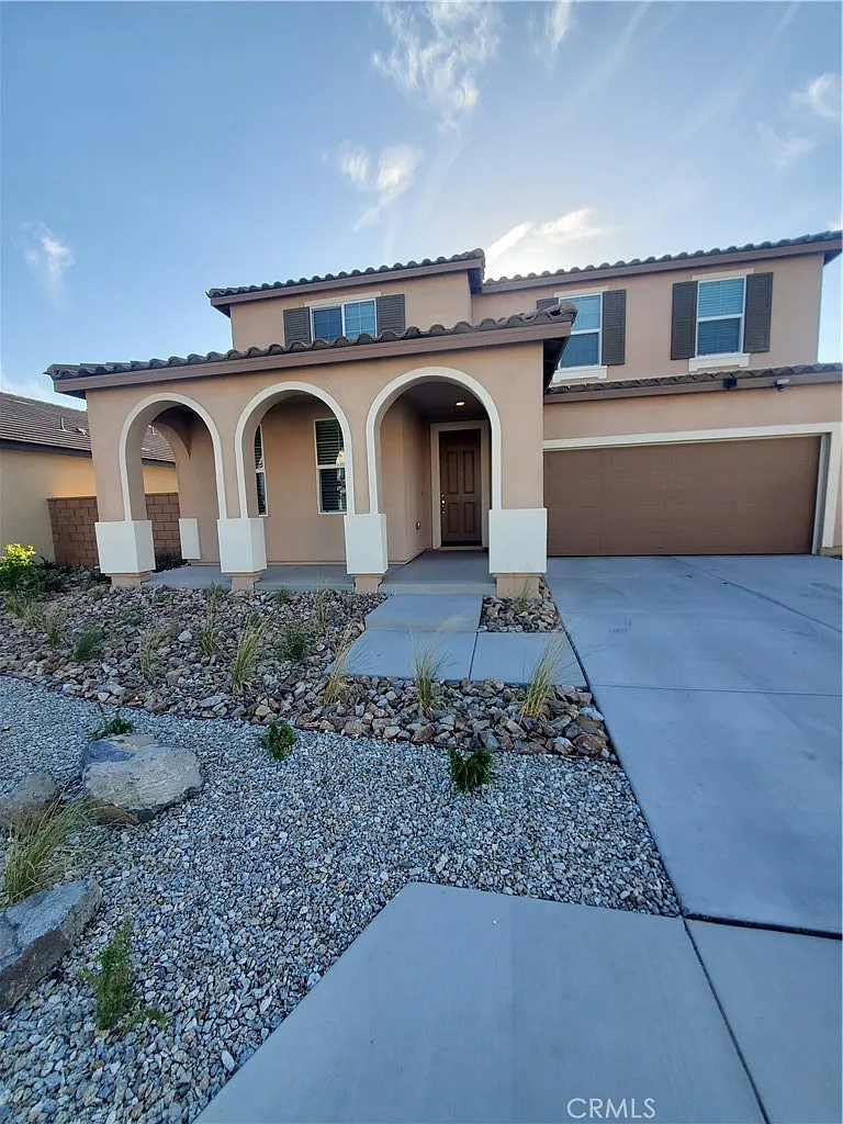 5 bed, 3040 sqft, $2,990 — Photo 1