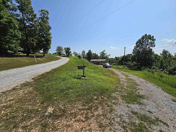 2nd image of 100 Chateau Pointe Loop