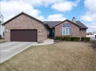 27 Long Cove Ct, Bloomington, IL