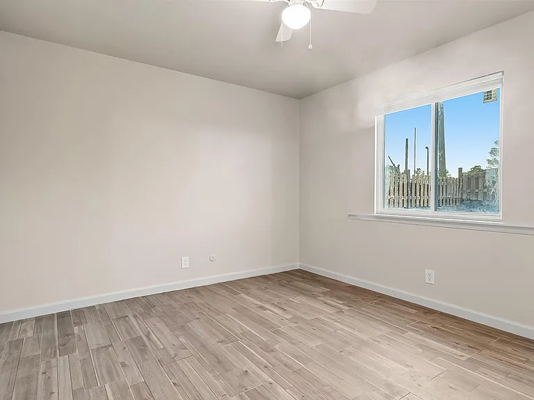 513 Gilmore Way — Photo 12