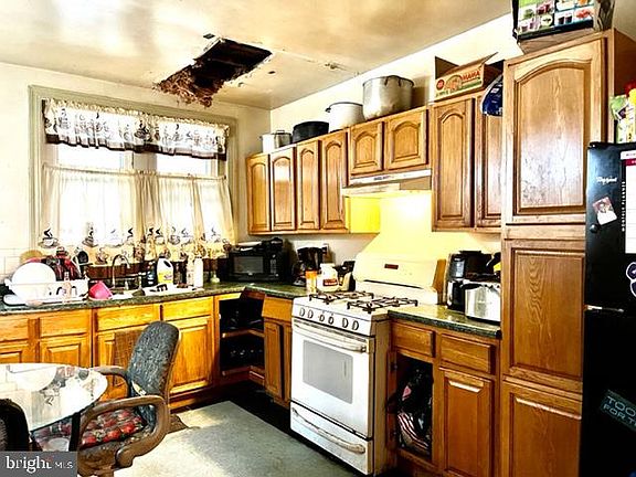 4th image of 1917 E Orleans St