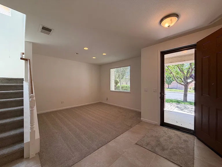 10890 Oakhaven Dr — Photo 2