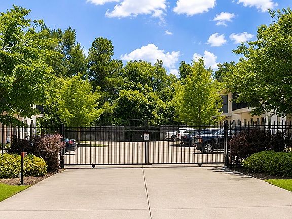 2nd image of 11815 Parkview Ct