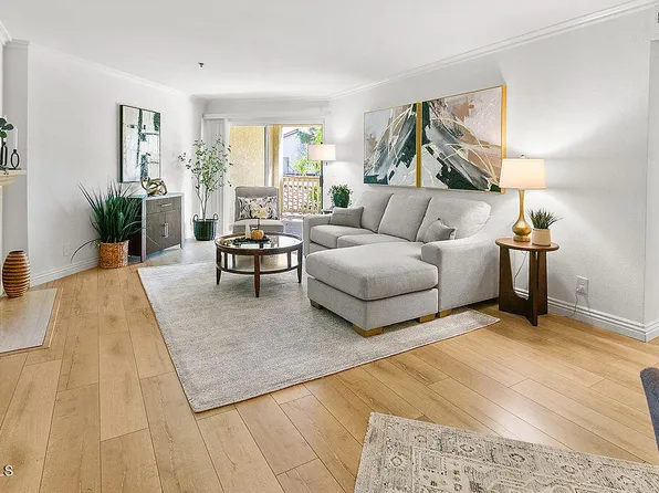 675 Oak Run Trl Unit 301, Oak Park, CA 91377