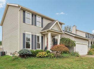 547 Picadilly Cir, Akron, OH