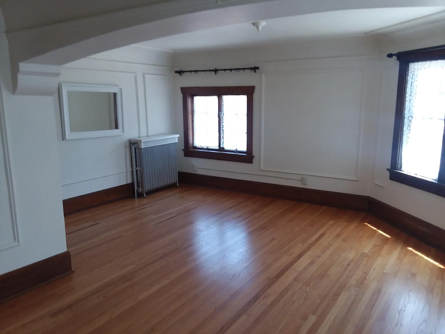 3 bed, 1250 sqft, $1,975 — Photo 3