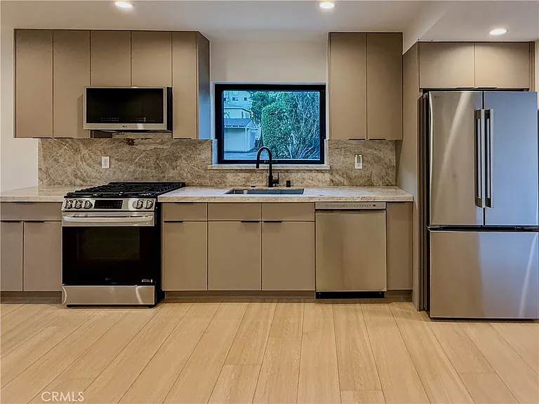 12820 Bloomfield St — Photo 5