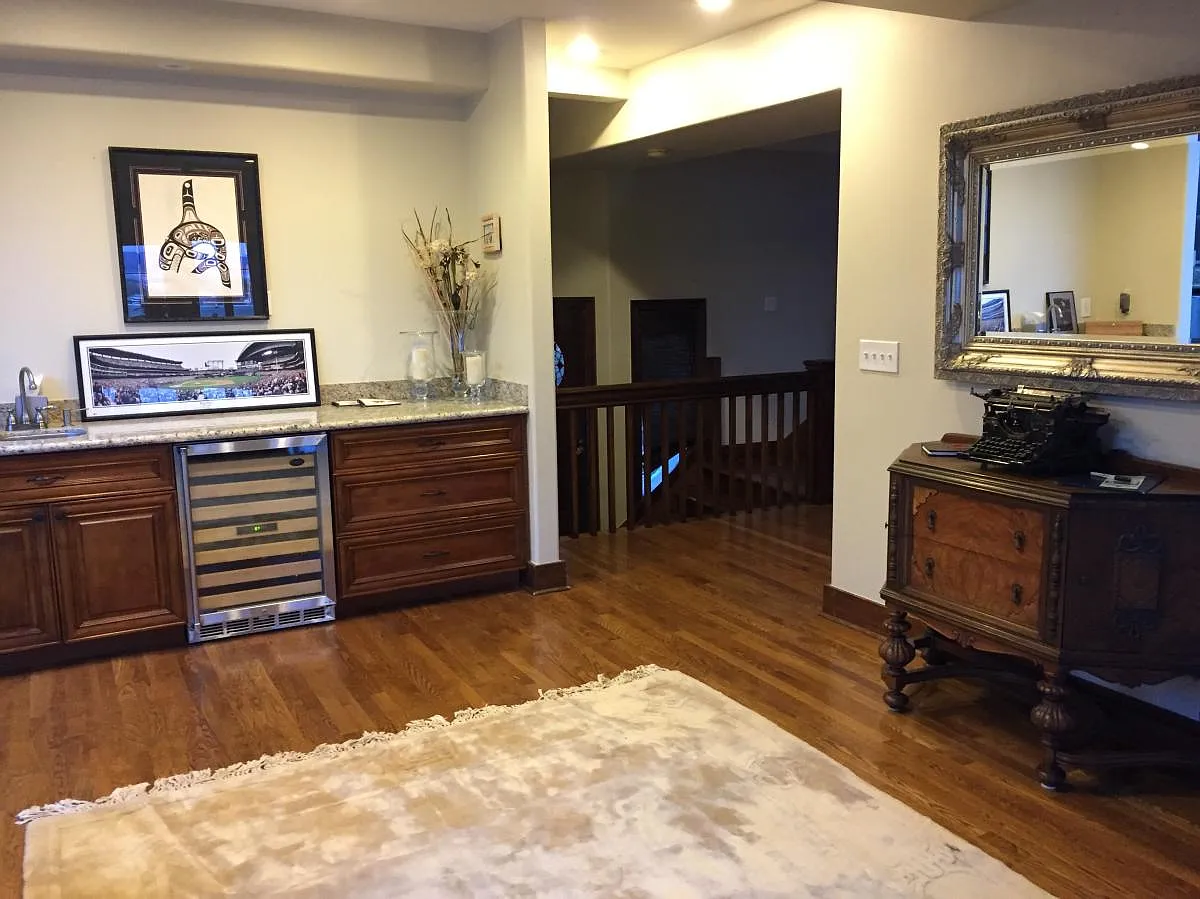 3 bed, 1.5 bath, 3600 sqft, $5,300 — Photo 4