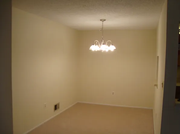 9 Voscek Ct, Lawrence Township, NJ 08648