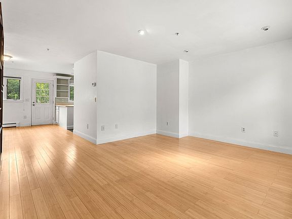 4th image of 94 Bellamy Woods #94
