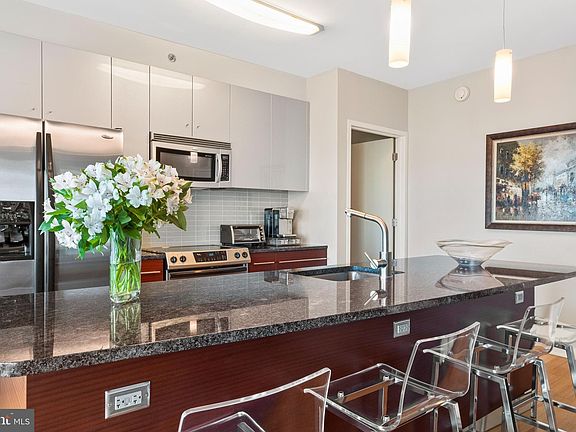 4th image of 2101 Market St Unit 801
