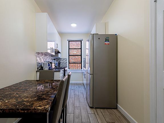 3rd image of 313 Brightwater Ct APT 6F