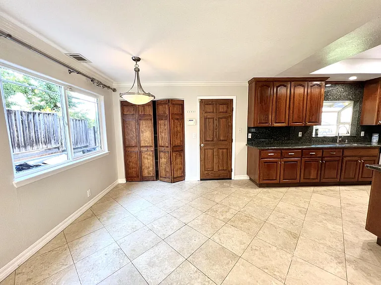 2494 Lone Oak Dr — Photo 32