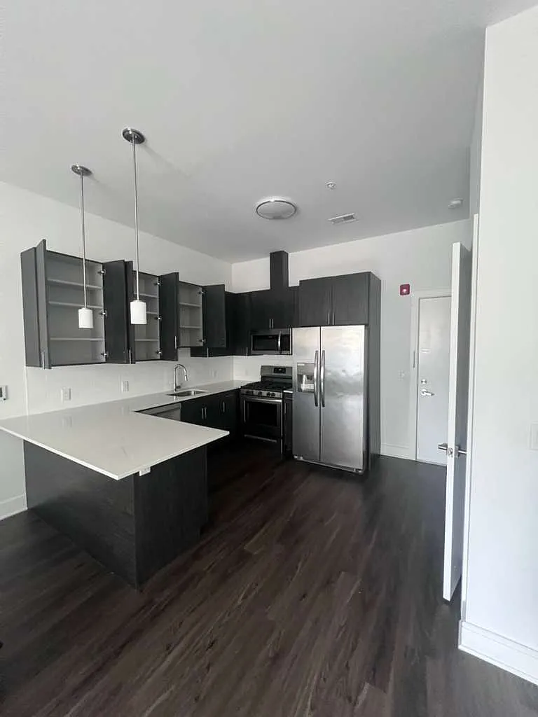 1 bed, 676 sqft, $2,000 — Photo 1