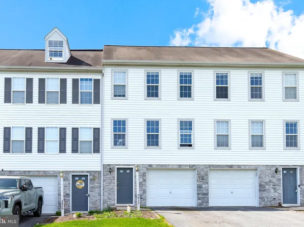 2822 Woodmont Dr, York, PA 17404