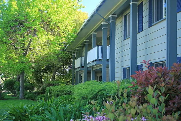 Colonial Gardens — Photo 14