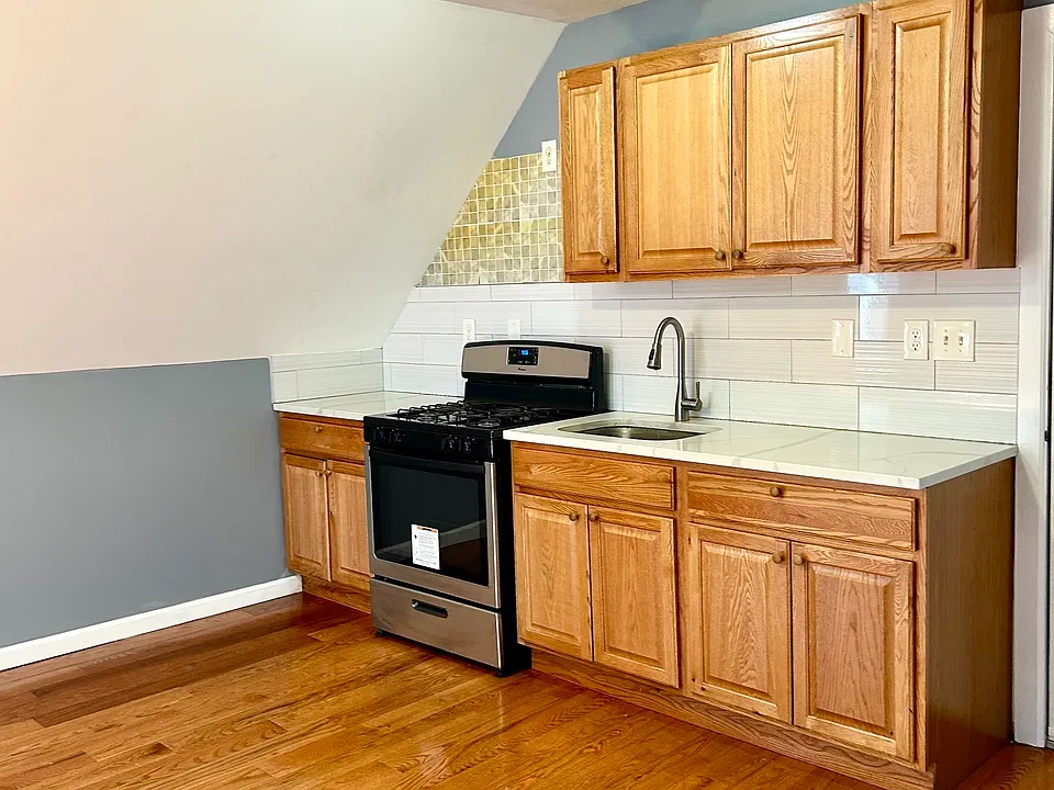 26 Plaza Ave #3