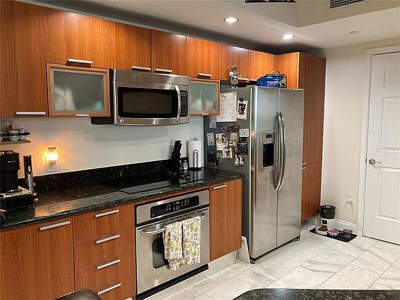 3rd image of 231 Riverside Dr #15041