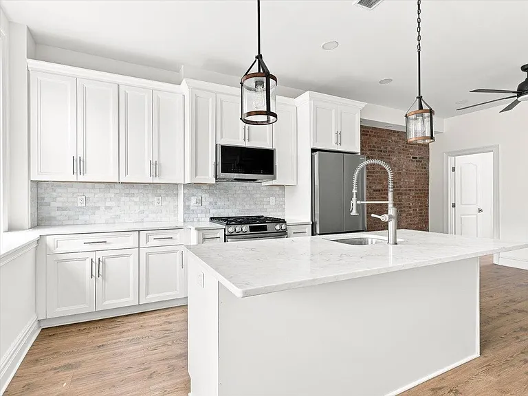 155 Grand St #2 — Photo 21