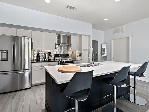 3rd image of 1600 Barton Springs Rd Unit 5110