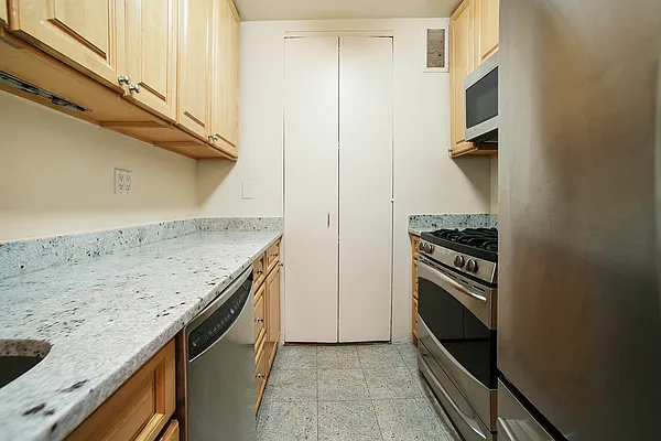 Rented by RELO REDAC INC. | media 6