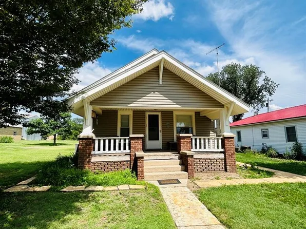 421 S 2nd St, Lincoln, KS 67455