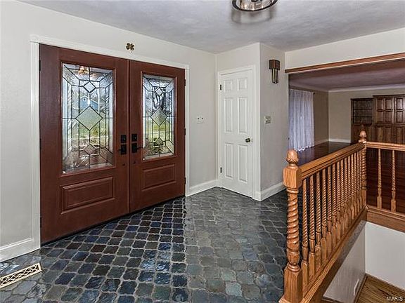 3rd image of 38 Cheshire Dr