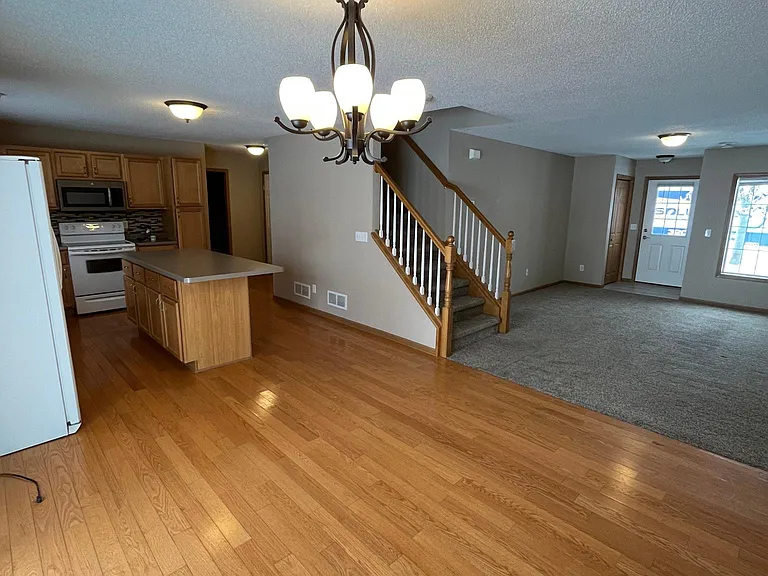 425 Cedar Pl — Photo 4