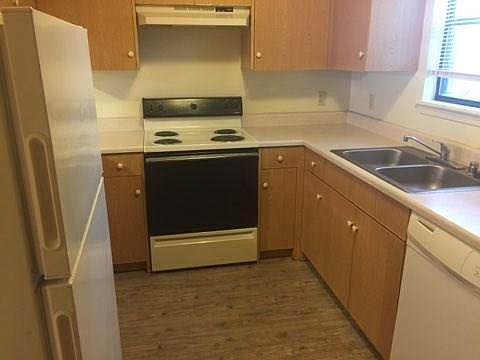 2nd image of 2412 W Sycamore St