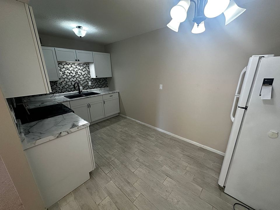 1st image of 2811 Pembroke Ln #C 15