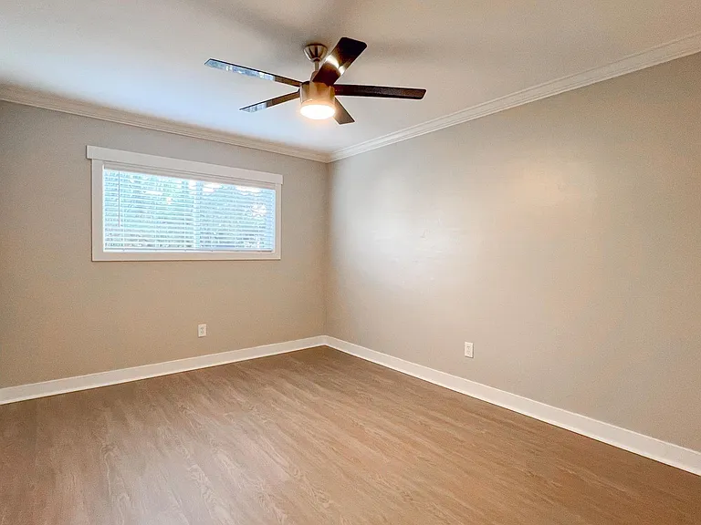 Emerald Ave Apartments — Photo 24