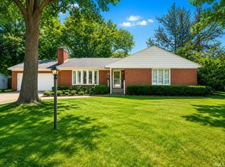 822 Oak Ridge Dr, South Bend, IN 46617