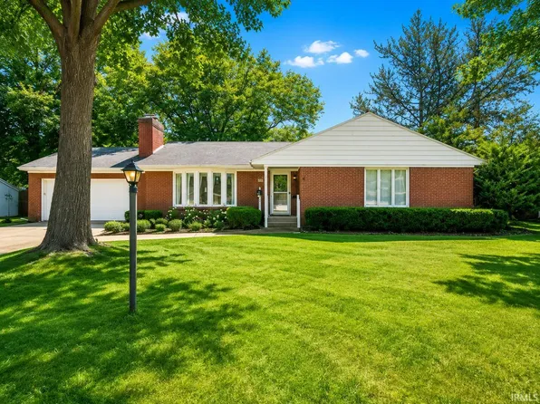 822 Oak Ridge Dr, South Bend, IN 46617