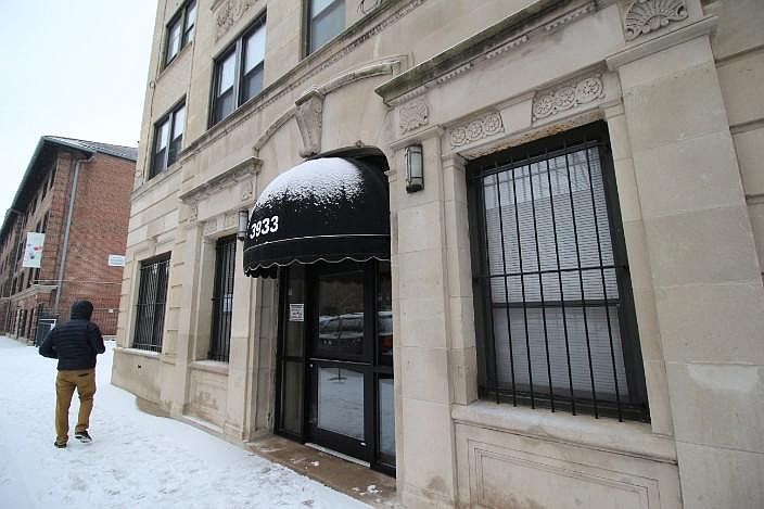 1st image of 3933 N Clarendon Ave APT 503