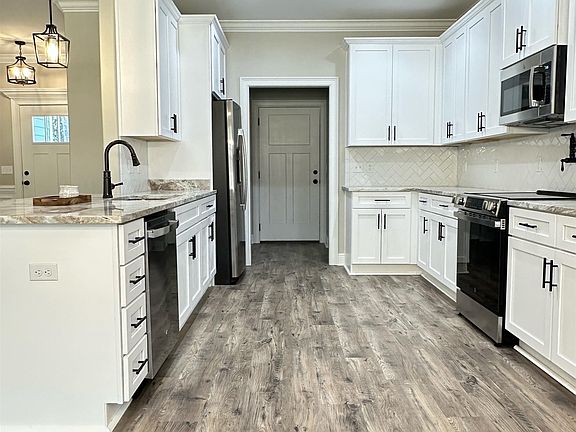 5th image of 1586 Beaver Creek Dr