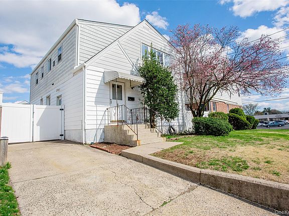 2nd image of 193 Nassau Blvd