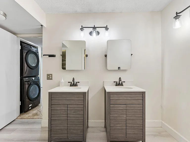 5800 Camino Del Sol #102 — Photo 15