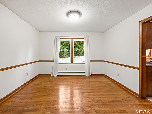 5th image of 14 Colonial Court
