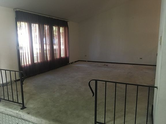 3rd image of 16912 Paxton Ave