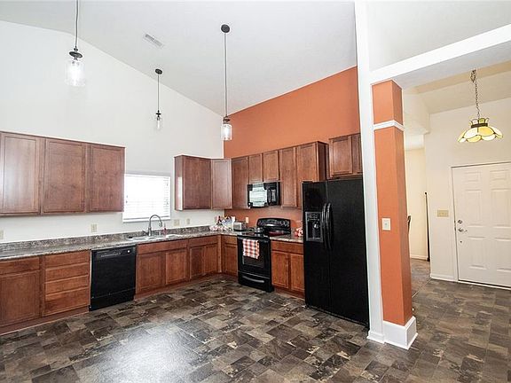 5th image of 716 Grassy Bend Dr