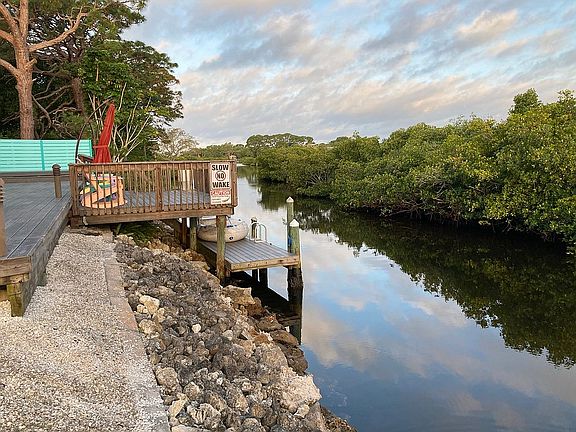 4th image of 1076 Lemon Bay Dr